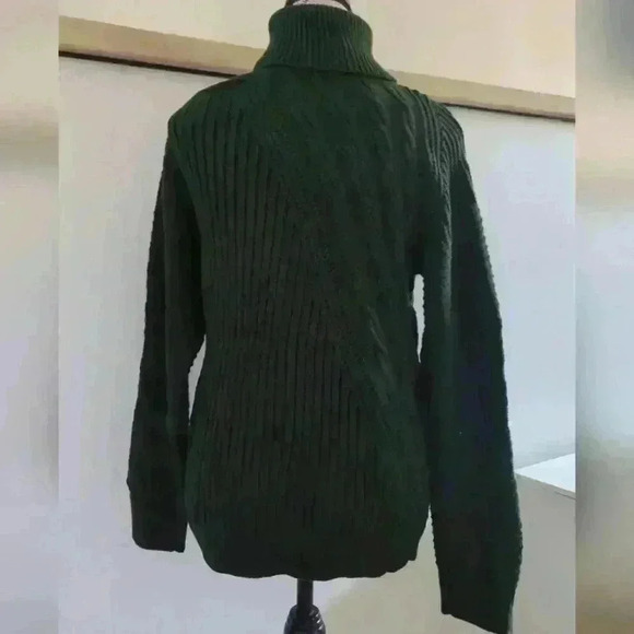 AMAZON  BRAND | Women's Dark Green Cold Shoulder Oversized Knitted Sweat… - Picture 7 of 7